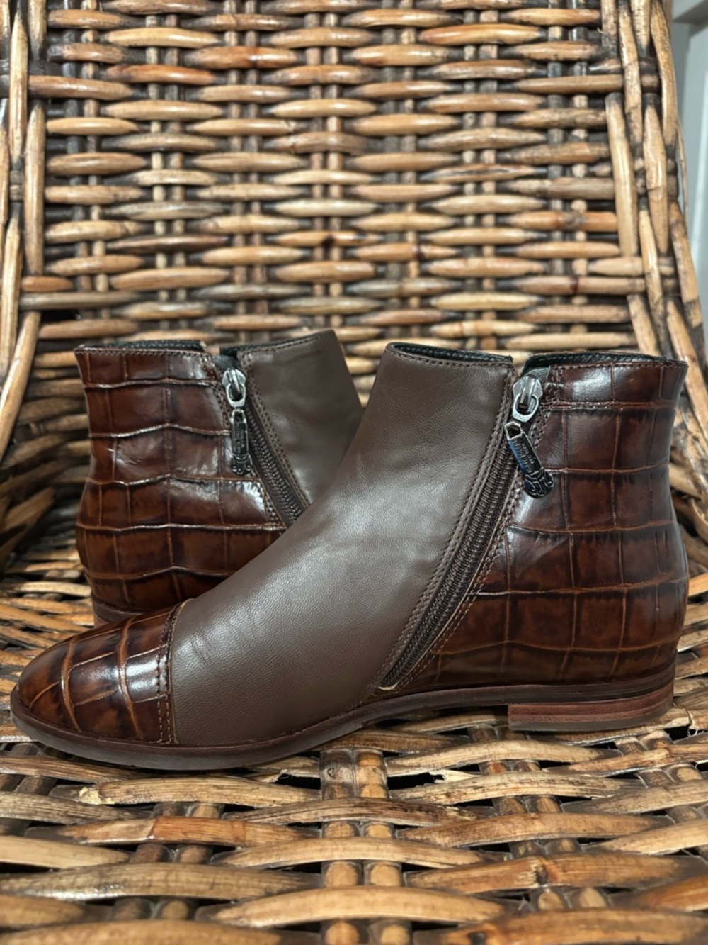 Marc Joseph NY Genuine Leather Made in Brazil Ankle Zip Up Bootie in size 6.5